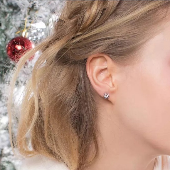 .925 Silver Zircon Snowflake Studs Simple Gift - Picture 4 of 6